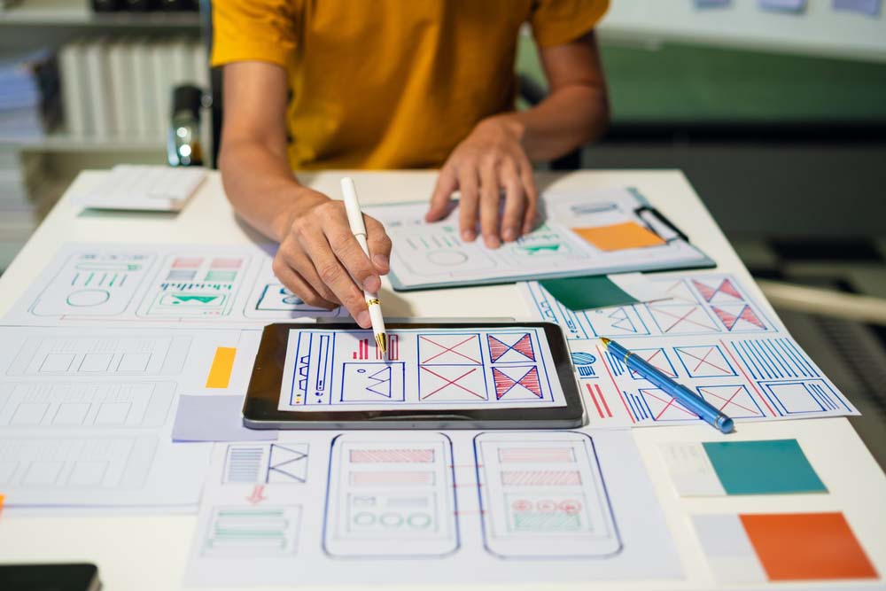 UX developer and ui designer brainstorming about mobile app UX developer and ui designer brainstorming about mobile app